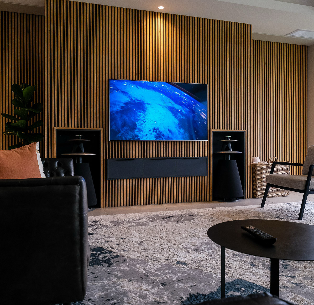 High-performance hi-fi and streaming system
